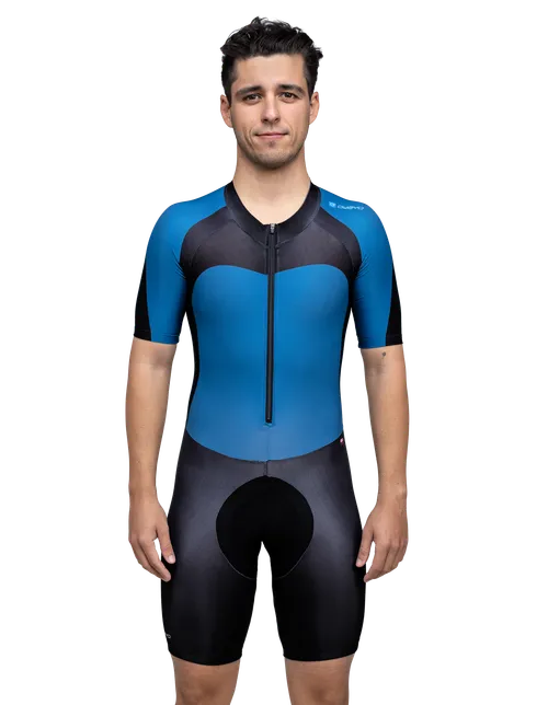 Nuestro/a modelo mide 173 cm  y lleva la talla  6