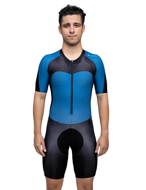 Nuestro/a modelo mide 173 cm  y lleva la talla  6