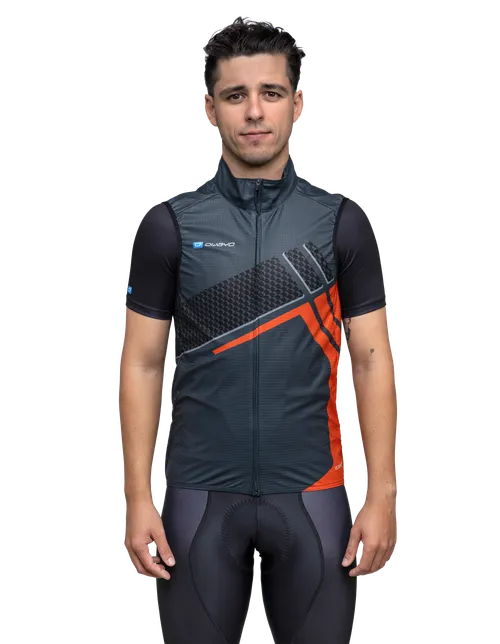 Nuestro/a modelo mide 173 cm  y lleva la talla  5