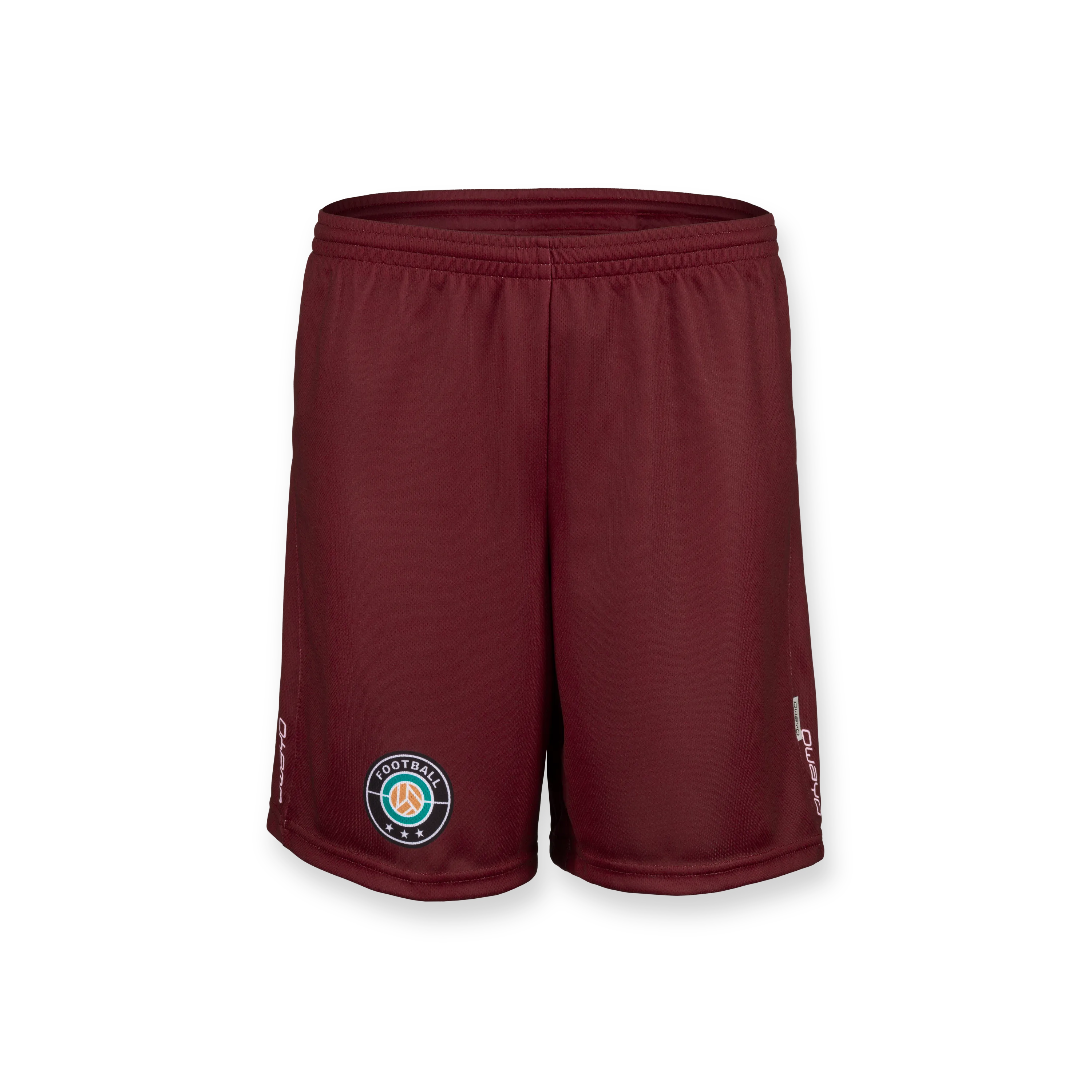 Pantalones cortos deportivos burdeos con un logo de fútbol en la pierna izquierda.