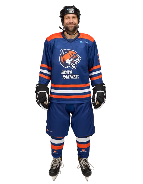 Nuestro/a modelo mide 175 cm  y lleva la talla  L