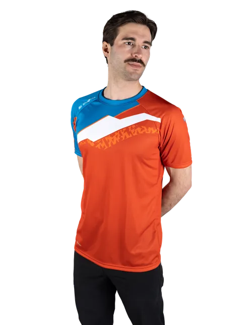 Nuestro/a modelo mide 182 cm  y lleva la talla  6